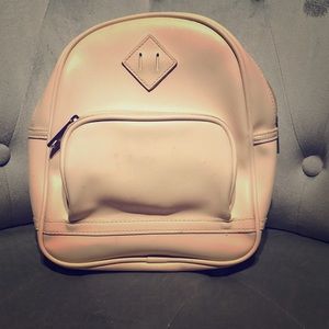 Hi yes this bag has been worn twice